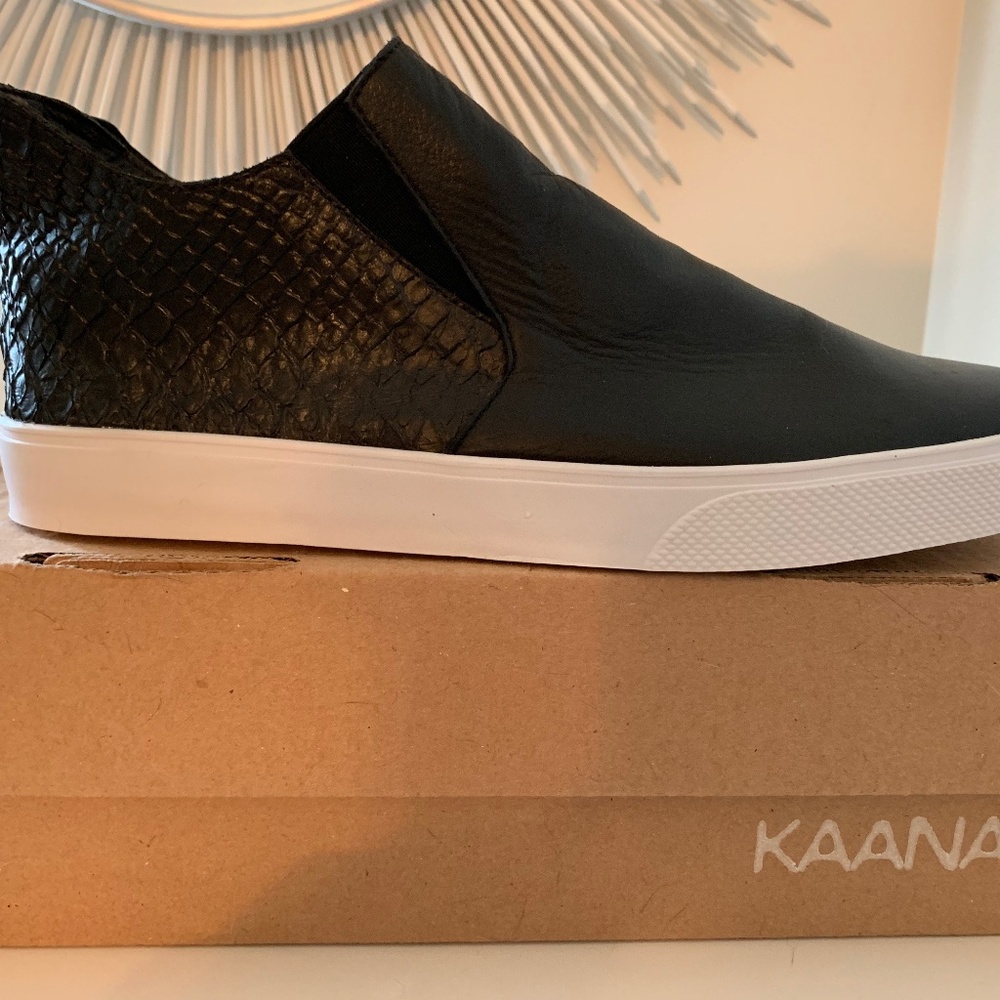 KAANAS Bari Black